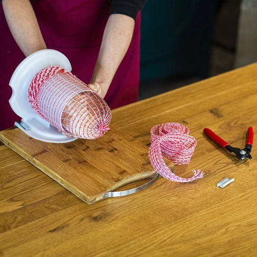 Das Schinkennetz - Schnur 22cm (125°C) - rot - 4m - 3 ['Räuchernetz', ' Gumminetz', ' Netz für Lebensmittel', ' Räuchernetze']