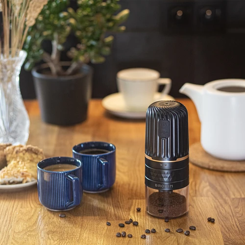 Kaffeemühle elektrisch - 16 ['Kaffeemühle', ' elektrische Mühle', ' Mahlen von Kaffee', ' gemahlener Kaffee', ' Mühle mit USB', ' moderne Kaffeemühle', ' tragbare Mühle', ' mobile Mühle', ' batteriebetriebene Mühle', ' batteriebetriebene Kaffeemühle', ' Mühle über USB aufgeladen', ' Mühle mit keramischem Mahlmechanismus', ' Mühle mit Mahlsteinen', ' handliche Mühle', ' elektrische Kaffeemühle', ' Geschenkidee']