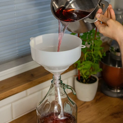 Kunststofftrichter fi20cm, Mix - 4 ['Trichter für Weinballons', ' Trichter für Wein', ' Trichter für Flaschen', ' universeller Trichter', ' für die Weinfilterung', ' Zubehör für die Weinbereitung']