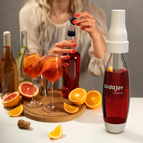 Mehrwegflasche für SodaJoy - 9 ['Mehrwegflasche', ' Mehrwegflasche für SodaJoy', ' Gerät zur Sättigung von Getränken mit Kohlensäure', ' Patronen für Geräte zur Sättigung von Getränken mit Kohlensäure', ' Patrone für Geräte zur Sättigung von Getränken mit Kohlensäure', ' Gerät zur Sättigung von Getränken mit Kohlensäure für zuhause', ' wie mache ich Sprudelwasser', ' welcher Siphon für Sprudelwasser', ' Prosecco', ' Prosecco-Weine', ' kohlensäurehaltige Getränke', ' Maschine zur Sättigung von Getränken mit Kohlensäure', ' kohlensäurehaltiger Wein', ' Wein mit Sprudelwasser', ' Sättigung von Wein mit Kohlensäure', ' Sprudelwasser', ' Sprudelwasser zuhause', ' Siphon für Sprudelwasser', ' woher kommt Sprudelwasser', ' Sättigung von Wasser mit Kohlensäure zuhause', ' Sättigung mit Kohlensäure']