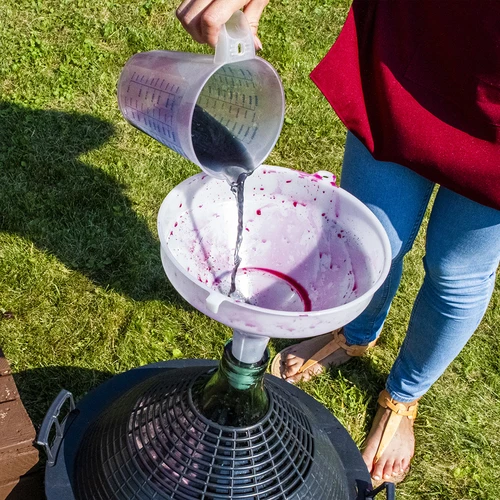 Plastiktrichter Ø 30 cm - 4 ['Trichter für Wein', ' Trichter für Weinballons', ' universeller Trichter', ' für die Weinfilterung', ' Zubehör für die Weinbereitung']