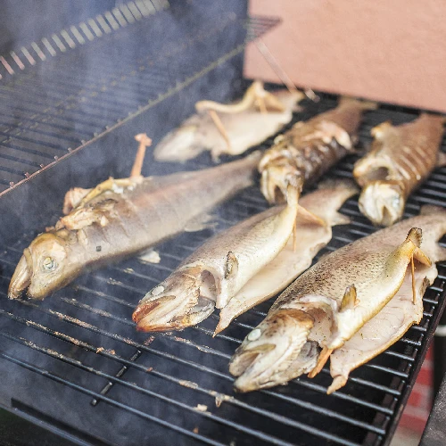 Räucher-/Grillholzschnitzel, Kirschbaum, 450 g, Kl. 8 - 13 ['Räucherholzschnitzel', ' Räucherholzspäne', ' Grillholzschnitzel', ' Grillholzspäne', ' Räucherrauch', ' Holzhackschnitzel aus Kirschbaum', ' Kirschbaumholzspäne', ' Fleischräucherholzschnitzel', ' Allzweckholzspäne', ' Räucherkammerholzchnitzel', ' Fischholzschnitzel', ' Geflügelholzschnitzel', ' Rinderholzschnitzel', ' Schweineholzschnitzel']