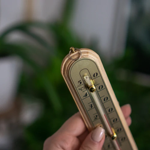 Raumthermometer mit goldfarbener Skala (-10°C bis +50°C) 16cm - 4 ['Innenthermometer', ' Raumthermometer', ' Heimthermometer', ' Thermometer', ' Raumthermometer aus Holz', ' Thermometer mit gut ablesbarer Skala', ' Thermometer mit goldfarbener Skala', ' Thermometer zum Aufhängen', ' kleines Thermometer']