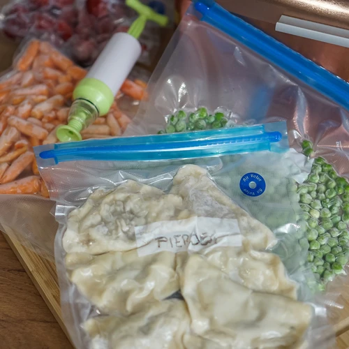 Set zur Vakuumverpackung - manuell - 10 ['Vakuumverpacken von Lebensmitteln', ' Pumpe für das Vakuumverpacken', ' Tasche für das Vakuumverpacken', ' Vakuumtasche', ' vakuumverschlossene Tasche']